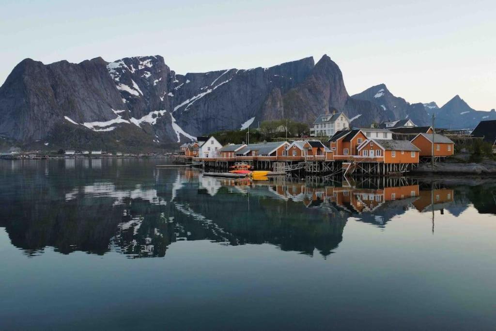 Вілла Reine Front View - Mountain & Seaview Екстер'єр фото